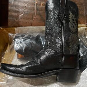 Women’s size 9 (US) Lucchese Cowgirl Boots gently worn. Handmade in Texas
